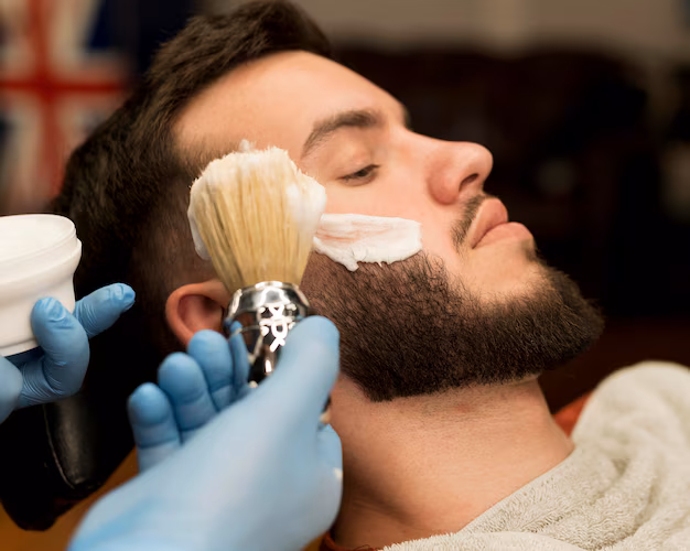 Servicio de afeitado completo en barbería