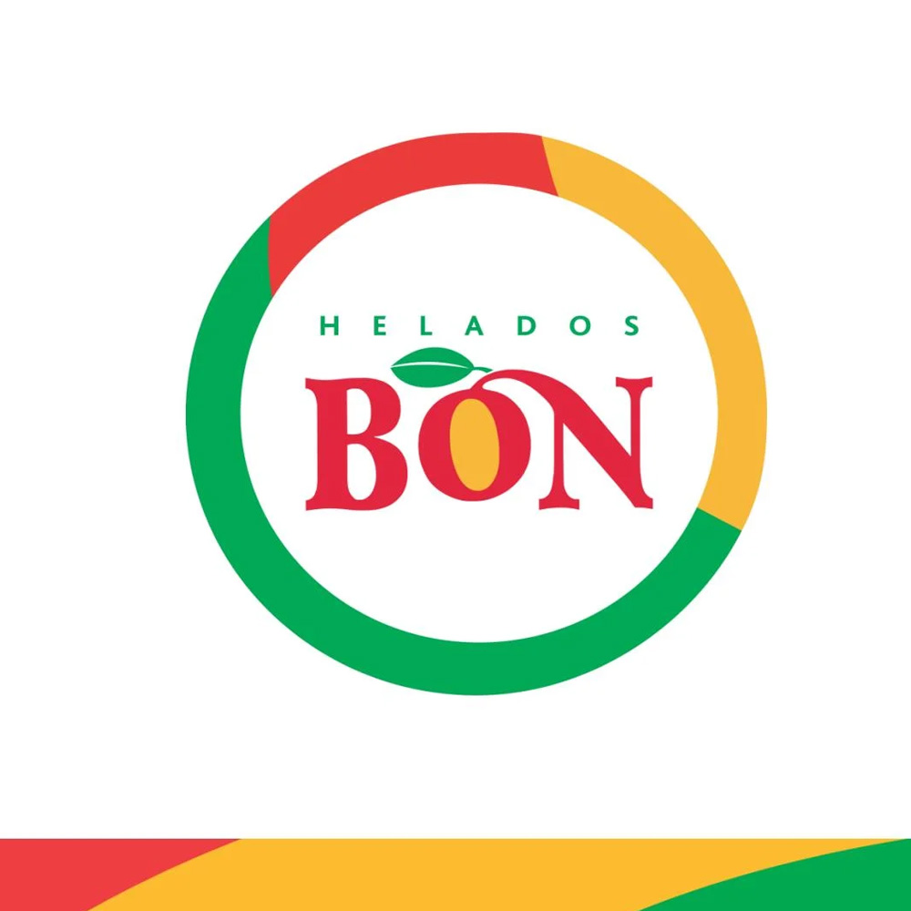 Copas de helado Bon de varios sabores con toppings
