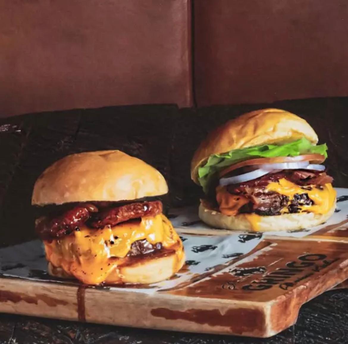Duo (1 Gringa Burger + 1 BaconCheese Burger)