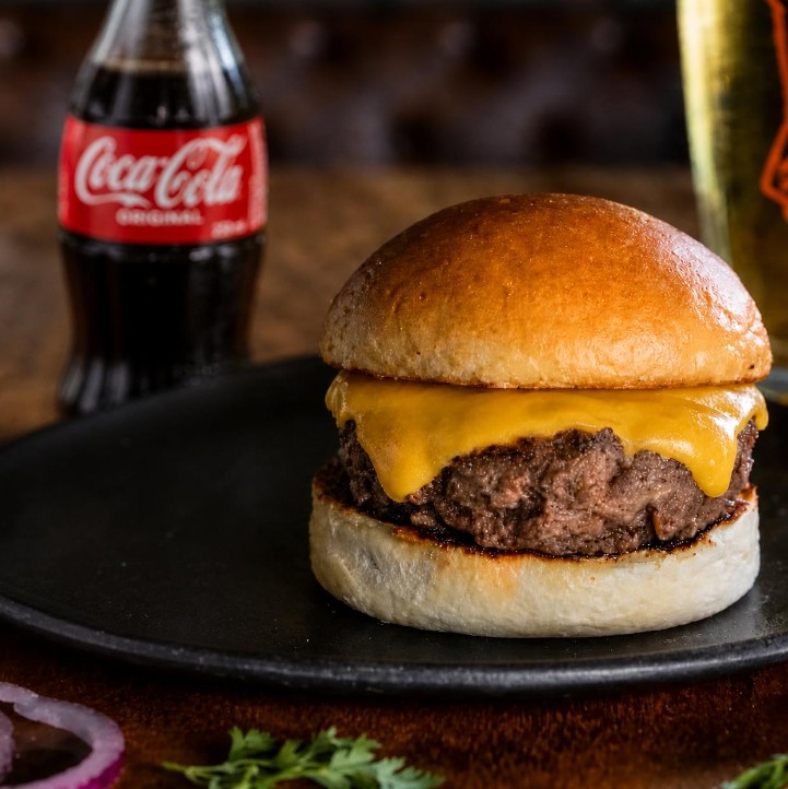 Cheeseburger + Bebida