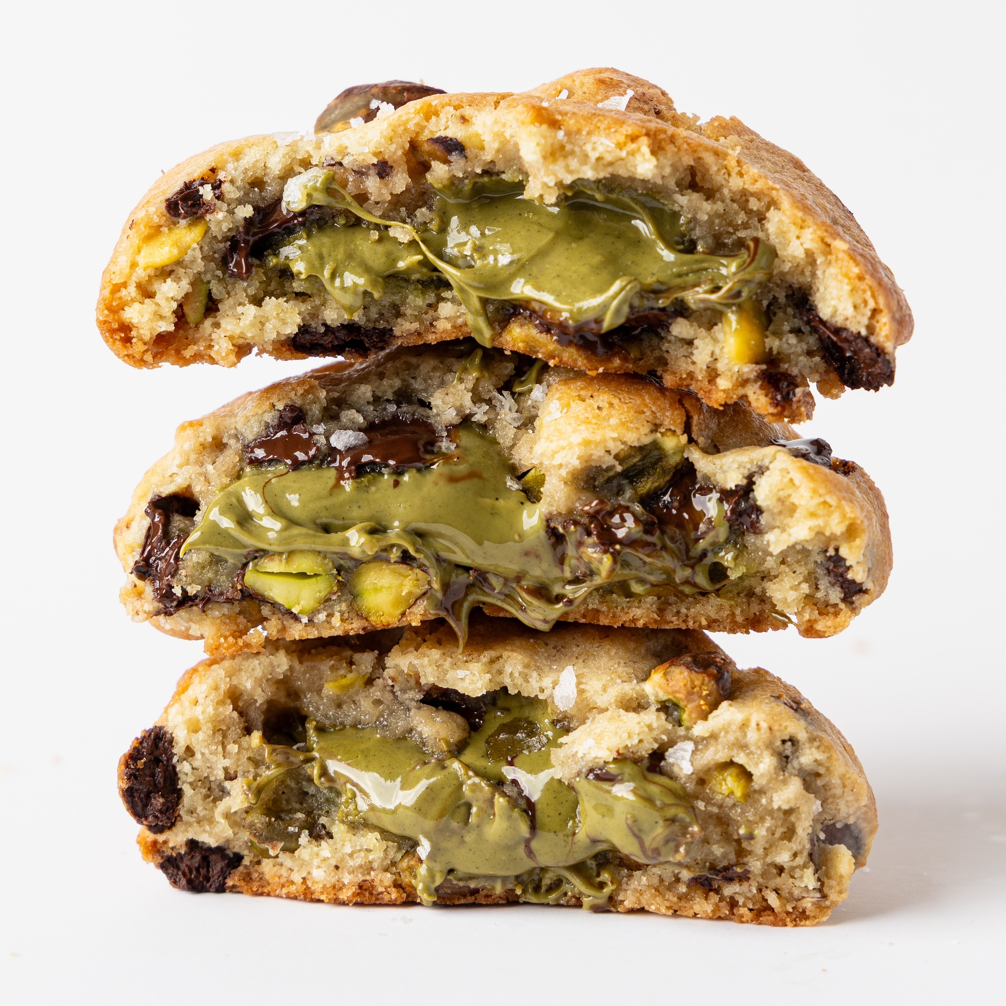 Pistachio Cookie partida con relleno de crema de pistacho