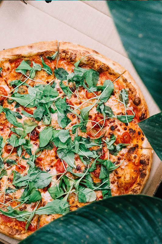 Pizza de arúgula y tomate cherry de la Promo 2x22$